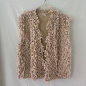 Ellysia Faux Fur Vest‎ Sleeveless Textured Knit Boho Chic Festival Layering